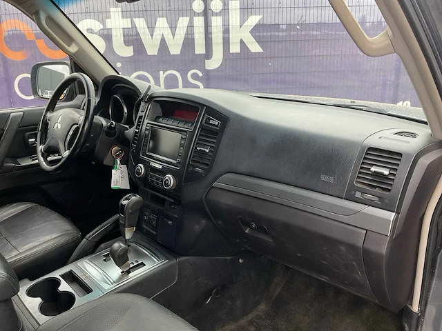 2010 - mitsubishi - pajero - 3.2 di-d instyle sw - bedrijfswagen - afbeelding 15 van  19