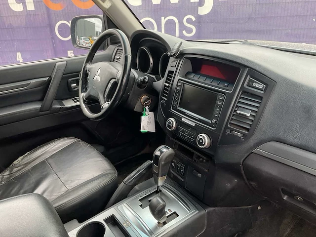 2010 - mitsubishi - pajero - 3.2 di-d instyle sw - bedrijfswagen - afbeelding 16 van  19