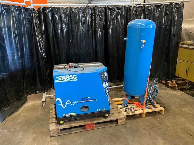 2010 abac b4900 zuigercompressor met buffertank - afbeelding 1 van  13
