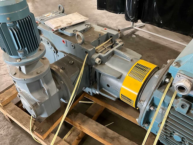 2010 abb / sew-eurodrive - 2010 - elektromotor met vertragingskast - afbeelding 2 van  15