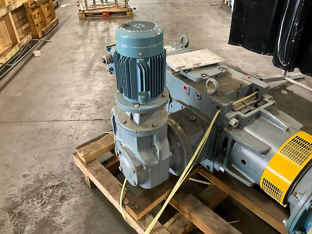 2010 abb / sew-eurodrive - 2010 - elektromotor met vertragingskast - afbeelding 3 van  15