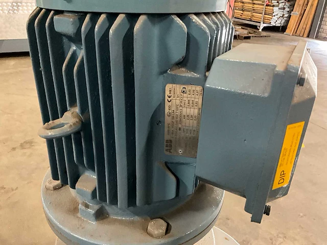 2010 abb / sew-eurodrive - 2010 - elektromotor met vertragingskast - afbeelding 4 van  15