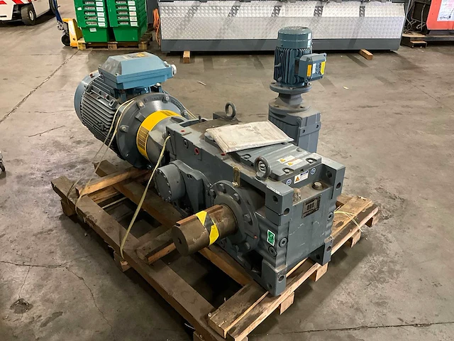 2010 abb / sew-eurodrive - 2010 - elektromotor met vertragingskast - afbeelding 12 van  15