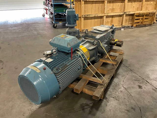 2010 abb / sew-eurodrive - 2010 - elektromotor met vertragingskast - afbeelding 13 van  15
