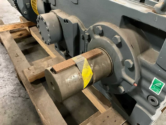 2010 abb / sew-eurodrive elektromotor met vertragingskast - afbeelding 5 van  14