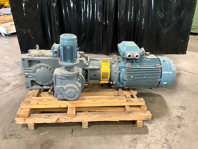 2010 abb / sew-eurodrive elektromotor met vertragingskast - afbeelding 7 van  14