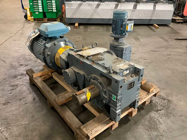 2010 abb / sew-eurodrive elektromotor met vertragingskast - afbeelding 10 van  14
