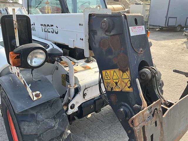 2010 bobcat t2250 verreiker - afbeelding 18 van  30