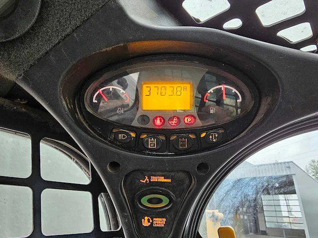 2010 bobcat t650 schranklader - afbeelding 6 van  32