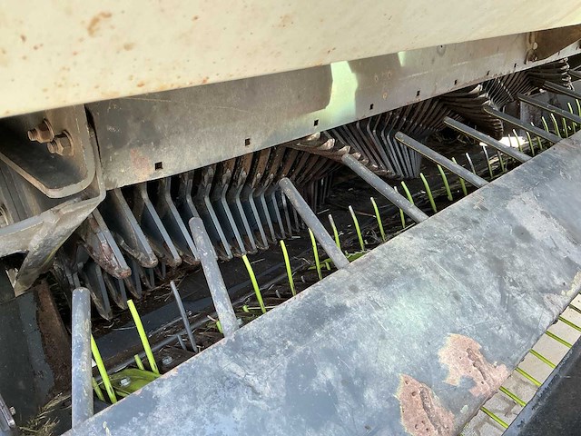 2010 claas cargos 9500 opraapwagen - afbeelding 3 van  46