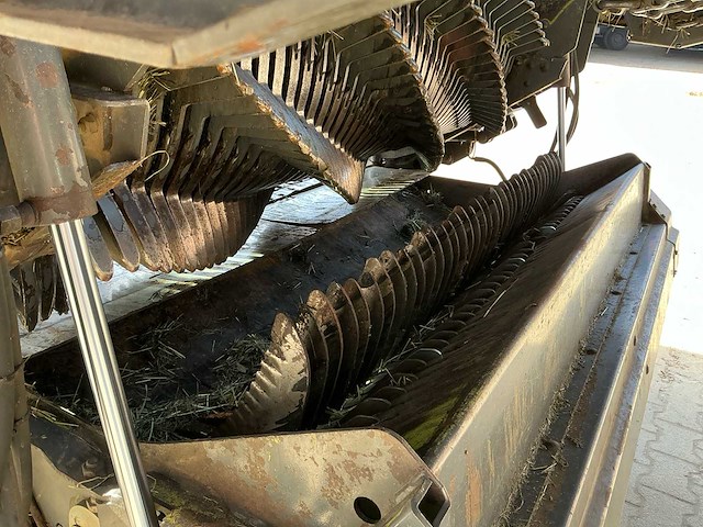 2010 claas cargos 9500 opraapwagen - afbeelding 27 van  46