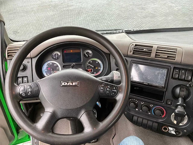 2010 daf cf85.360 vrachtwagen met hiab autolaadkraan - afbeelding 29 van  47