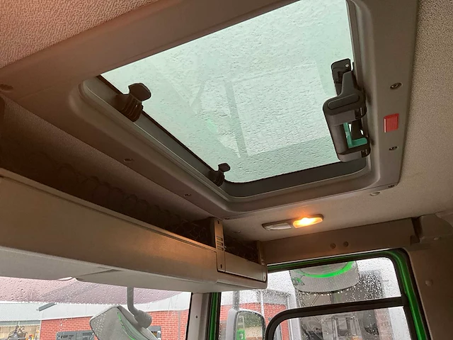 2010 daf cf85.360 vrachtwagen met hiab autolaadkraan - afbeelding 32 van  47