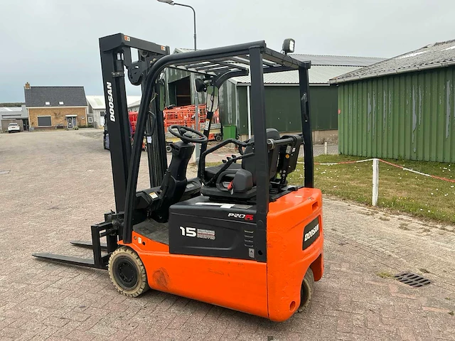 2010 doosan b15t-5 vorkheftruck - afbeelding 2 van  11