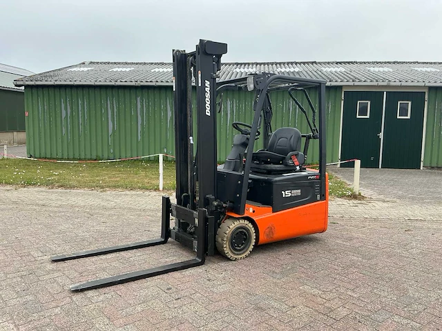 2010 doosan b15t-5 vorkheftruck - afbeelding 1 van  11
