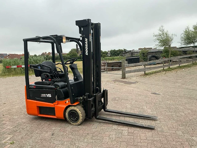 2010 doosan b15t-5 vorkheftruck - afbeelding 9 van  11