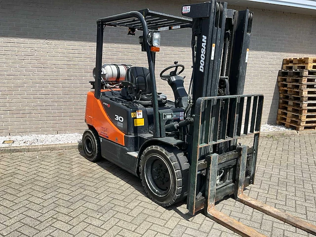 2010 doosan g30e-5 vorkheftruck - afbeelding 13 van  17