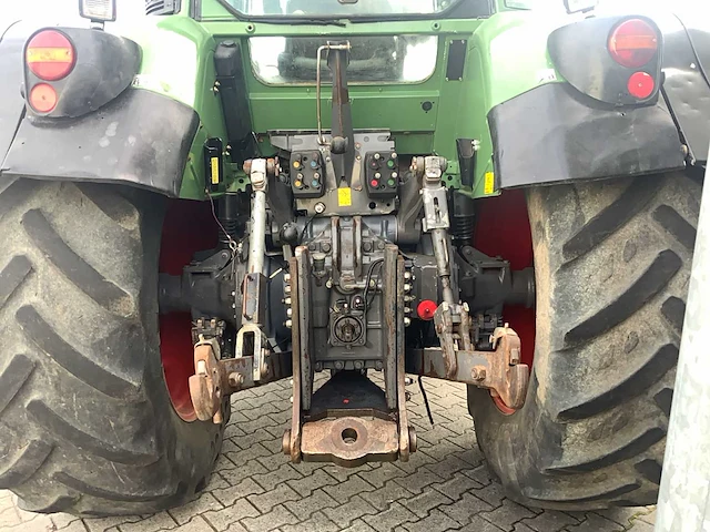 2010 fendt 718 vario vierwielaangedreven landbouwtractor - afbeelding 32 van  33