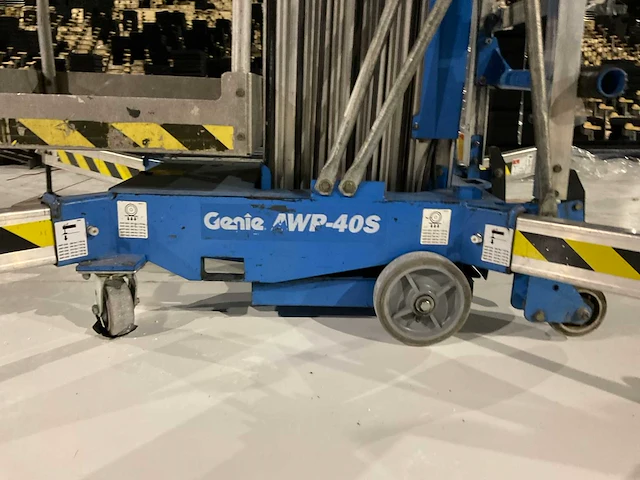 2010 genie awp-40s hoogwerker - afbeelding 4 van  15
