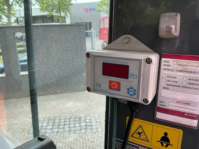 2010 hitachi zx140w-3 banden graafmachine - afbeelding 37 van  48