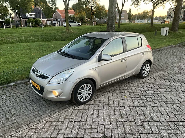 2010 hyundai i20 personenauto - afbeelding 1 van  23