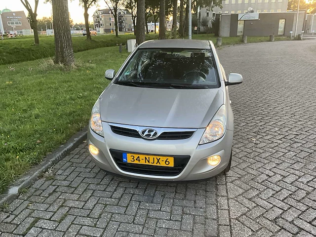 2010 hyundai i20 personenauto - afbeelding 12 van  23