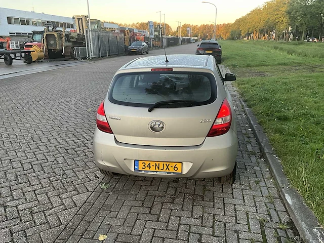2010 hyundai i20 personenauto - afbeelding 19 van  23