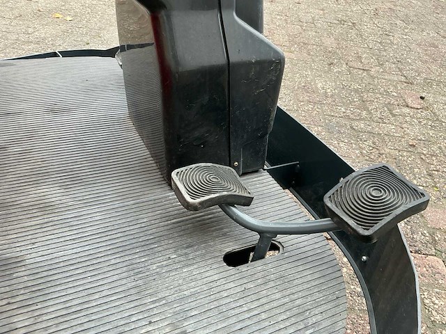 2010 ipc lion 1200 me zelfrijdende veegmachine - afbeelding 8 van  24