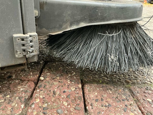 2010 ipc lion 1200 me zelfrijdende veegmachine - afbeelding 10 van  24