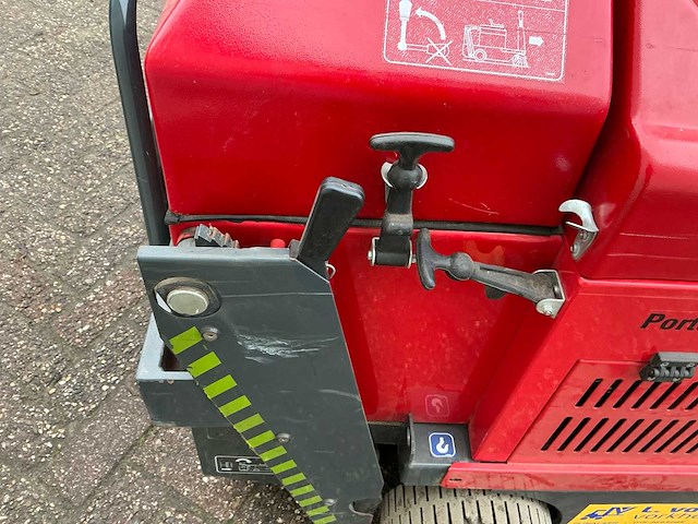 2010 ipc lion 1200 me zelfrijdende veegmachine - afbeelding 13 van  24