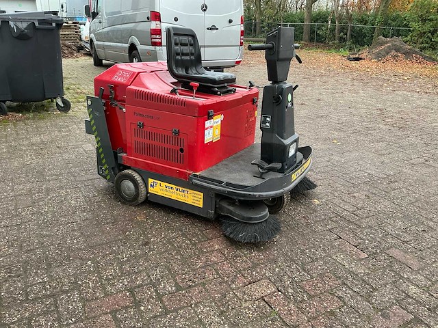 2010 ipc lion 1200 me zelfrijdende veegmachine - afbeelding 19 van  24