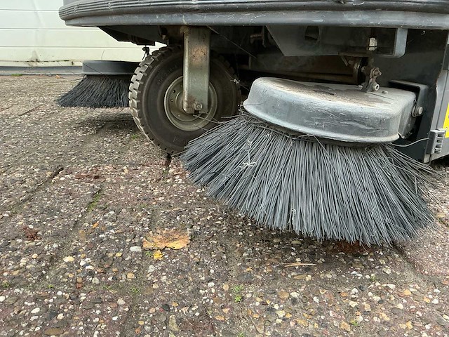 2010 ipc lion 1200 me zelfrijdende veegmachine - afbeelding 2 van  24