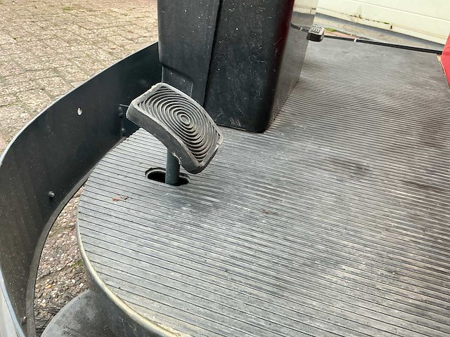 2010 ipc lion 1200 me zelfrijdende veegmachine - afbeelding 4 van  24