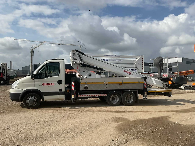 2010 iveco daily snake 2714 compact auto hoogwerker 27m - afbeelding 32 van  37
