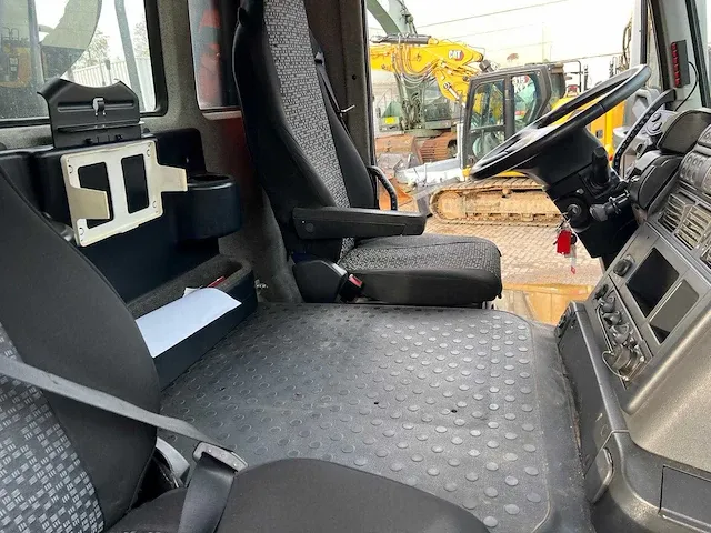 2010 iveco trakker 410 6x4 kipper met hmf bdv-100 kraan - afbeelding 3 van  27