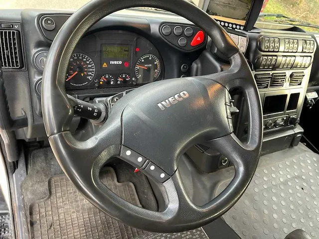 2010 iveco trakker 410 6x4 kipper met hmf bdv-100 kraan - afbeelding 20 van  27