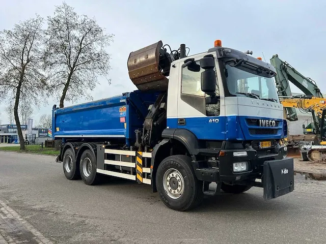 2010 iveco trakker 410 6x4 kipper met hmf bdv-100 kraan - afbeelding 12 van  27