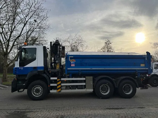 2010 iveco trakker 410 6x4 kipper met hmf bdv-100 kraan - afbeelding 21 van  27