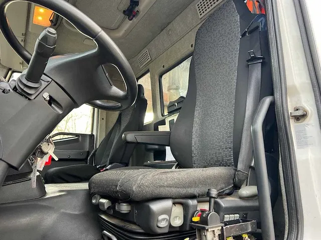 2010 iveco trakker 410 6x4 kipper met hmf bdv-100 kraan - afbeelding 27 van  27