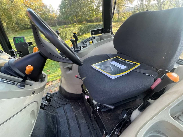 2010 john deere 4720 smalspoor- en compacttractor - afbeelding 24 van  30