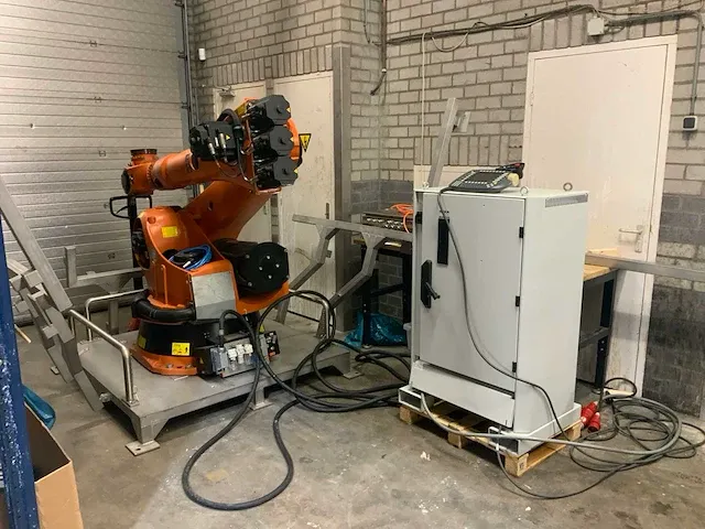 2010 kuka vkr 150 r3100 handlingrobot - afbeelding 1 van  13