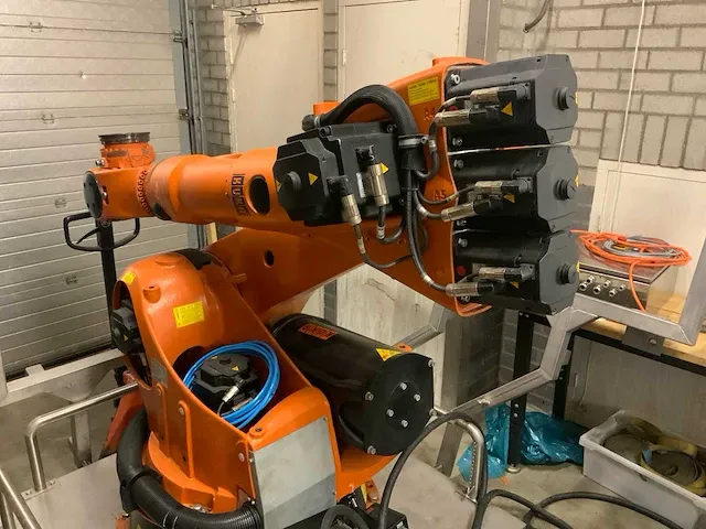 2010 kuka vkr 150 r3100 handlingrobot - afbeelding 7 van  13