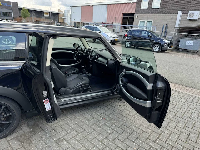 2010 mini mini clubman personenauto - afbeelding 17 van  18