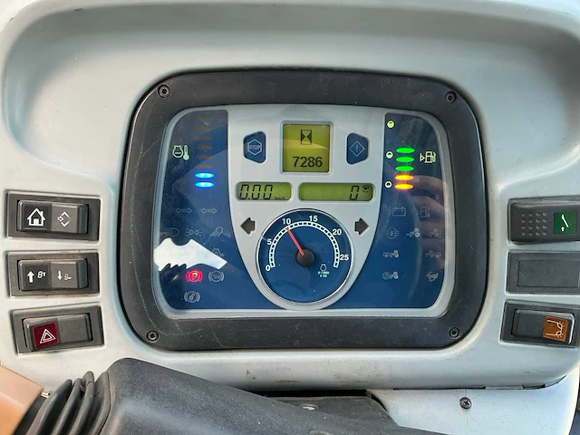 2010 new holland t4030 vierwielaangedreven landbouwtractor - afbeelding 3 van  38