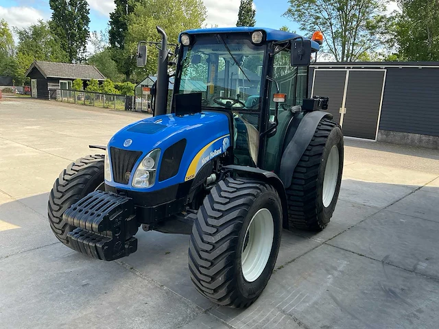 2010 new holland t4030 vierwielaangedreven landbouwtractor - afbeelding 1 van  38