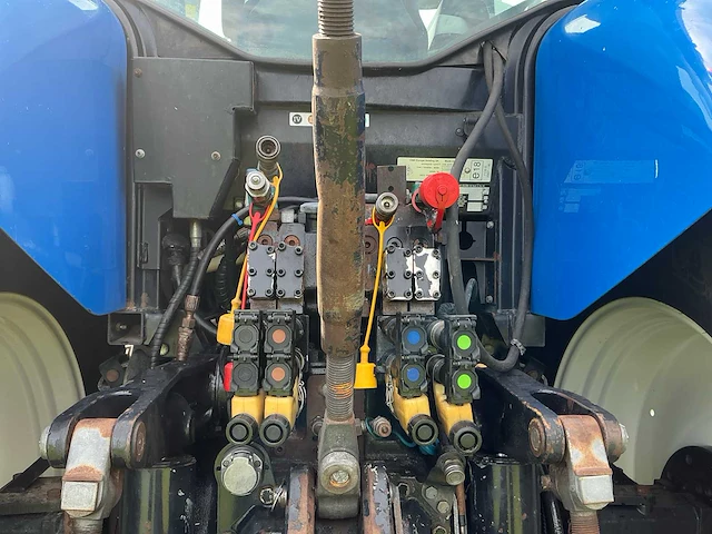 2010 new holland t7040 vierwielaangedreven landbouwtractor - afbeelding 33 van  42