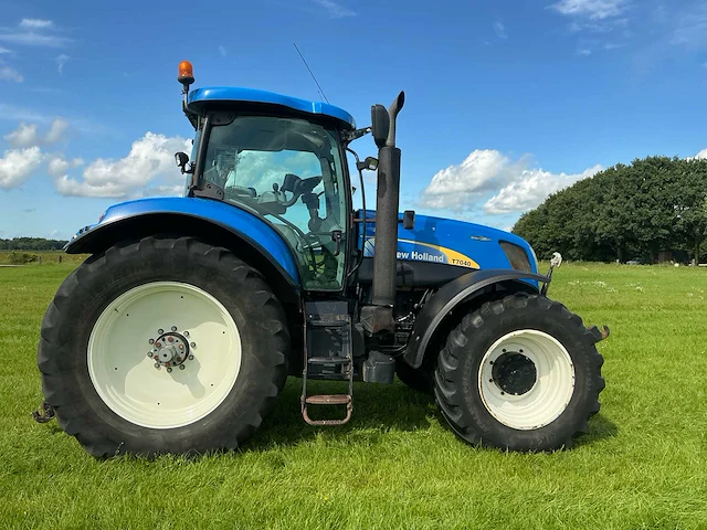 2010 new holland t7040 vierwielaangedreven landbouwtractor - afbeelding 38 van  42