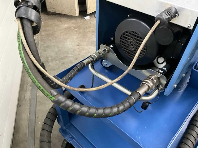 2010 nitto hs11-1624 ponsmachine met hydraulische pomp - afbeelding 10 van  14