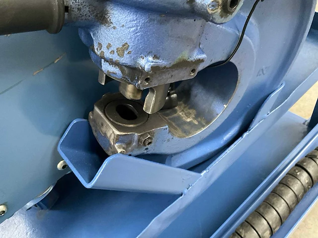 2010 nitto hs11-1624 ponsmachine met hydraulische pomp - afbeelding 11 van  14
