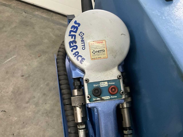2010 nitto hs11-1624 ponsmachine met hydraulische pomp - afbeelding 4 van  14